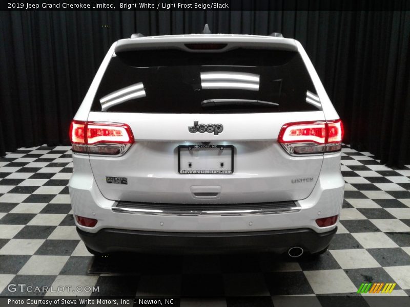 Bright White / Light Frost Beige/Black 2019 Jeep Grand Cherokee Limited