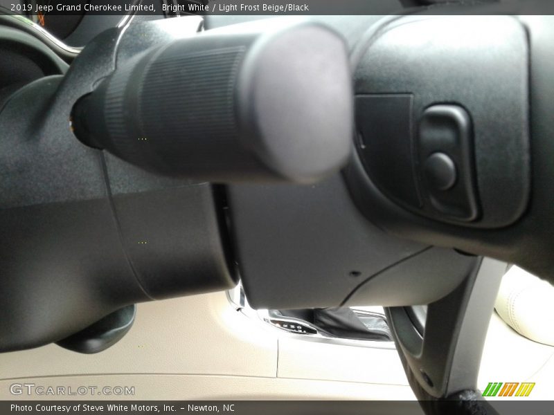 Bright White / Light Frost Beige/Black 2019 Jeep Grand Cherokee Limited