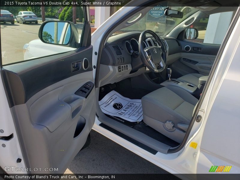 Super White / Graphite 2015 Toyota Tacoma V6 Double Cab 4x4