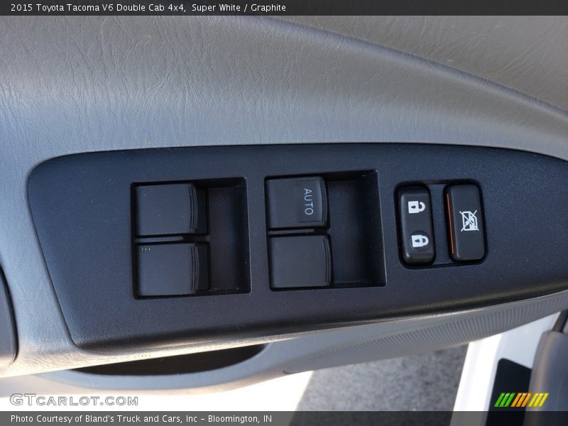 Super White / Graphite 2015 Toyota Tacoma V6 Double Cab 4x4