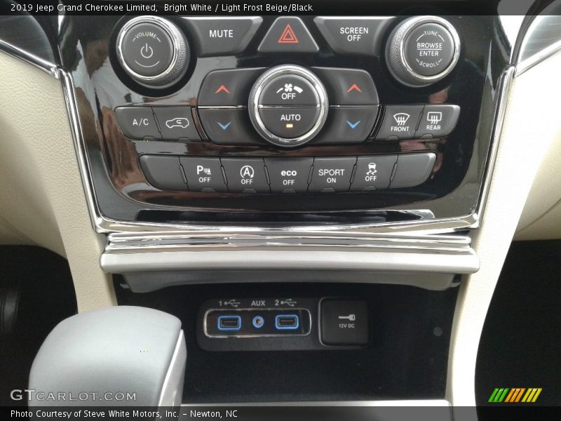 Bright White / Light Frost Beige/Black 2019 Jeep Grand Cherokee Limited