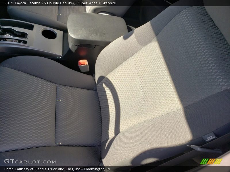 Super White / Graphite 2015 Toyota Tacoma V6 Double Cab 4x4