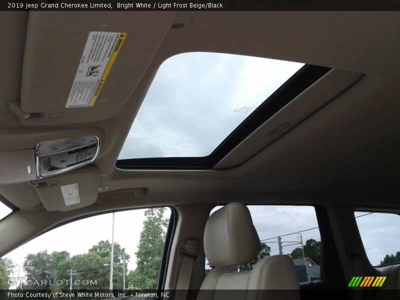 Bright White / Light Frost Beige/Black 2019 Jeep Grand Cherokee Limited