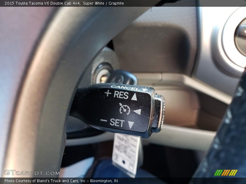 Super White / Graphite 2015 Toyota Tacoma V6 Double Cab 4x4