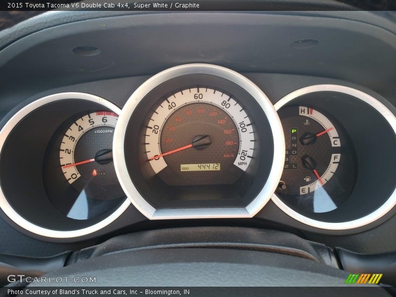 Super White / Graphite 2015 Toyota Tacoma V6 Double Cab 4x4
