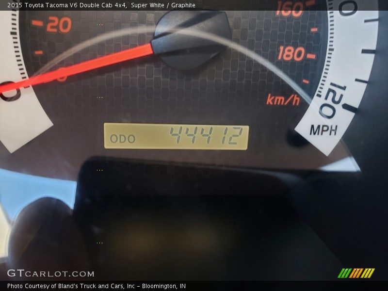Super White / Graphite 2015 Toyota Tacoma V6 Double Cab 4x4