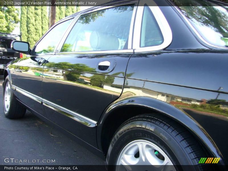Anthracite Metallic / Ivory 2002 Jaguar XJ Vanden Plas