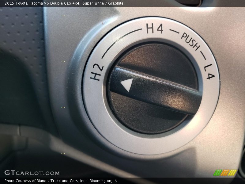 Super White / Graphite 2015 Toyota Tacoma V6 Double Cab 4x4