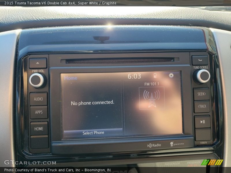 Super White / Graphite 2015 Toyota Tacoma V6 Double Cab 4x4