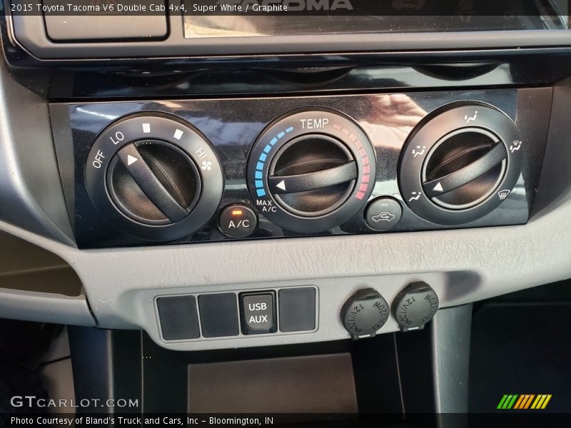 Super White / Graphite 2015 Toyota Tacoma V6 Double Cab 4x4
