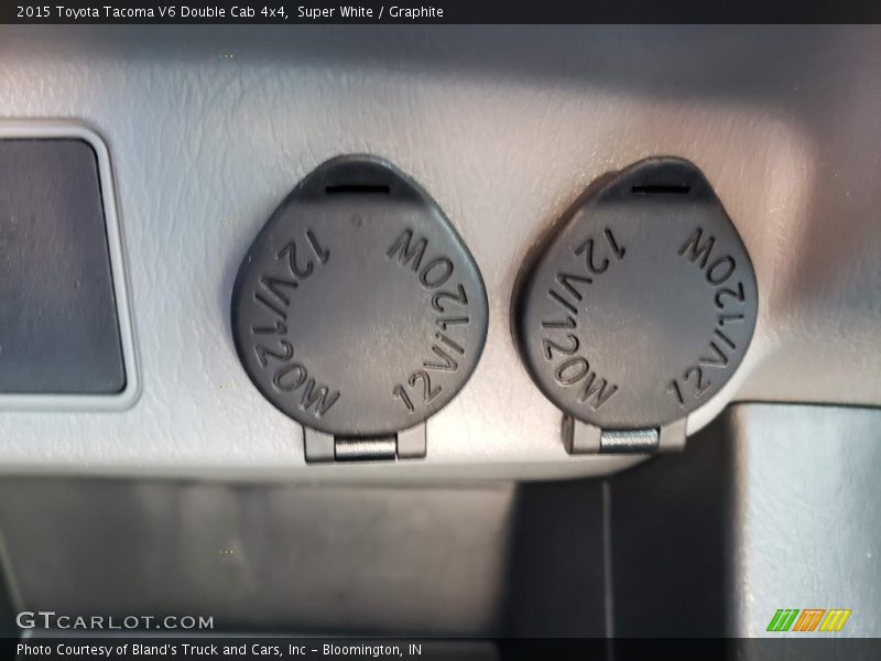Super White / Graphite 2015 Toyota Tacoma V6 Double Cab 4x4