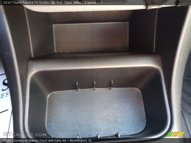 Super White / Graphite 2015 Toyota Tacoma V6 Double Cab 4x4