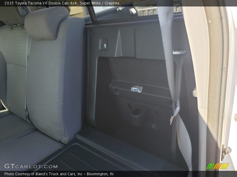 Super White / Graphite 2015 Toyota Tacoma V6 Double Cab 4x4