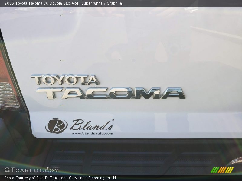 Super White / Graphite 2015 Toyota Tacoma V6 Double Cab 4x4