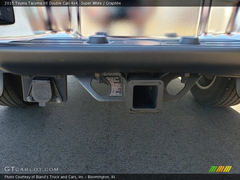 Super White / Graphite 2015 Toyota Tacoma V6 Double Cab 4x4
