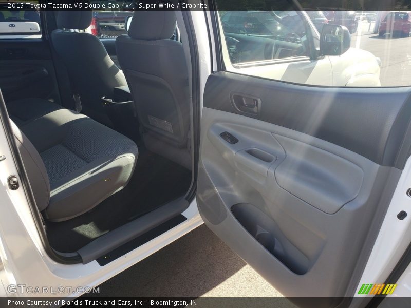 Super White / Graphite 2015 Toyota Tacoma V6 Double Cab 4x4