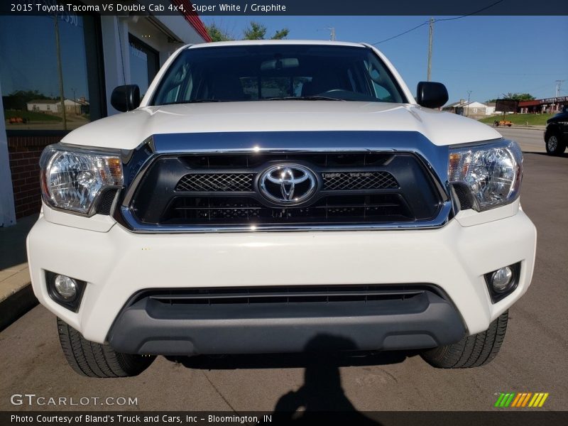 Super White / Graphite 2015 Toyota Tacoma V6 Double Cab 4x4