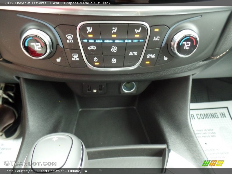 Graphite Metallic / Jet Black 2019 Chevrolet Traverse LT AWD