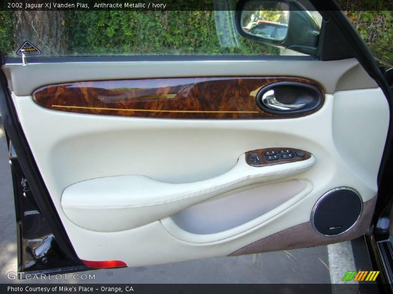 Anthracite Metallic / Ivory 2002 Jaguar XJ Vanden Plas