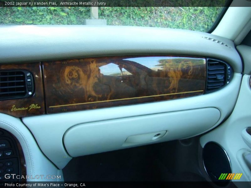 Anthracite Metallic / Ivory 2002 Jaguar XJ Vanden Plas