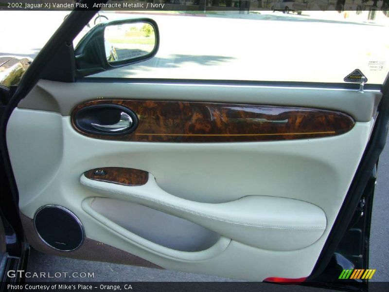 Anthracite Metallic / Ivory 2002 Jaguar XJ Vanden Plas