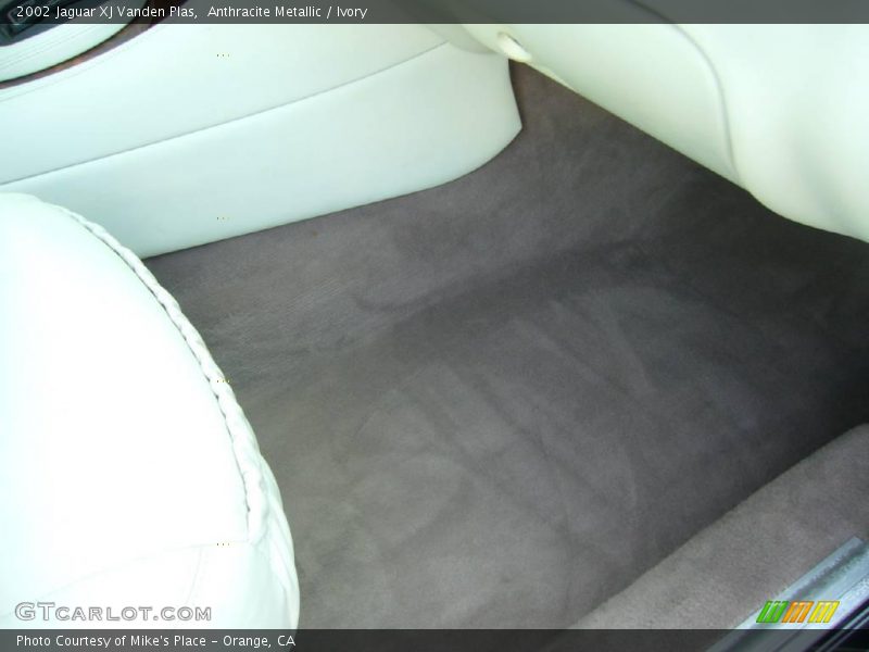 Anthracite Metallic / Ivory 2002 Jaguar XJ Vanden Plas
