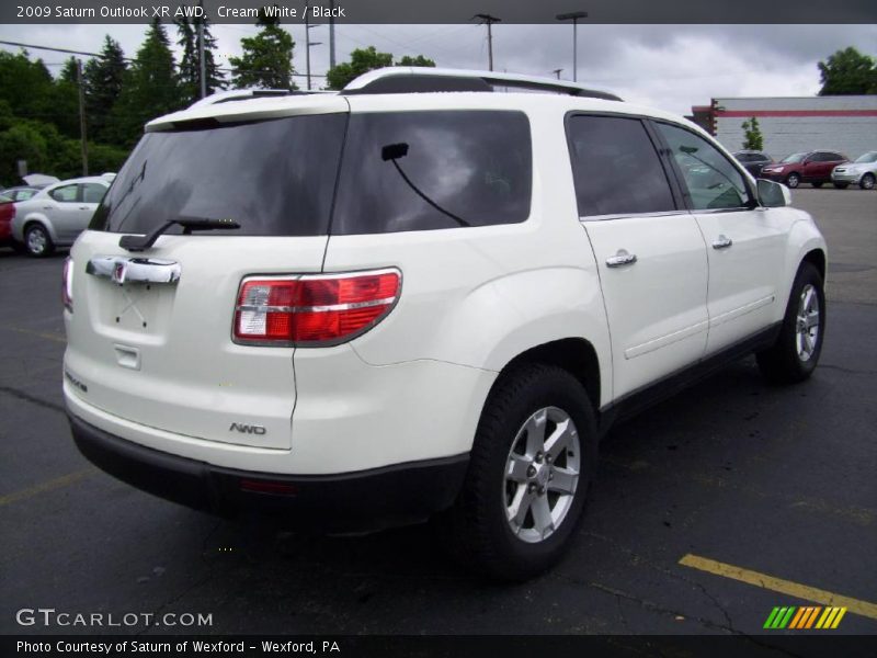 Cream White / Black 2009 Saturn Outlook XR AWD