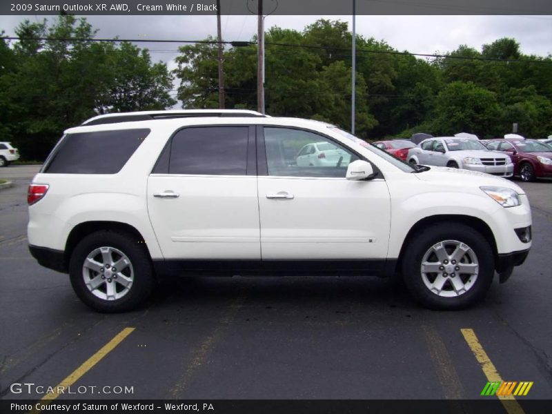 Cream White / Black 2009 Saturn Outlook XR AWD