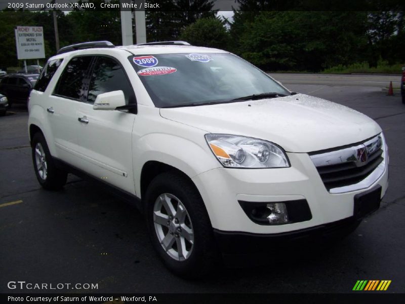 Cream White / Black 2009 Saturn Outlook XR AWD