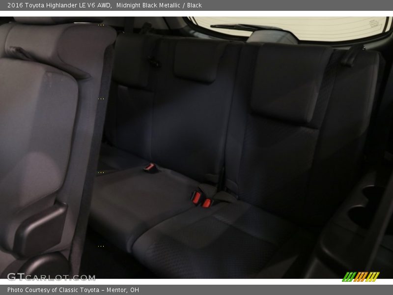 Midnight Black Metallic / Black 2016 Toyota Highlander LE V6 AWD