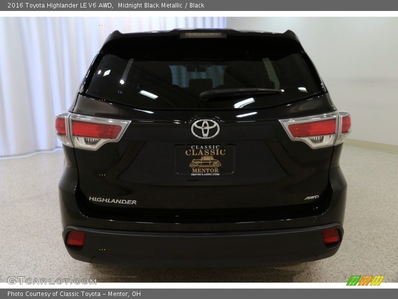 Midnight Black Metallic / Black 2016 Toyota Highlander LE V6 AWD