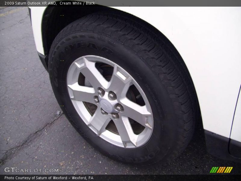 Cream White / Black 2009 Saturn Outlook XR AWD