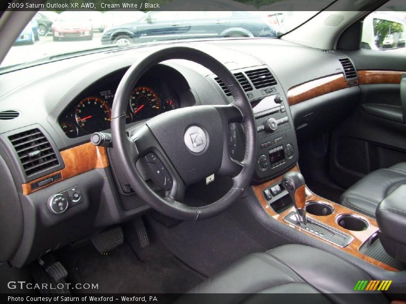 Cream White / Black 2009 Saturn Outlook XR AWD