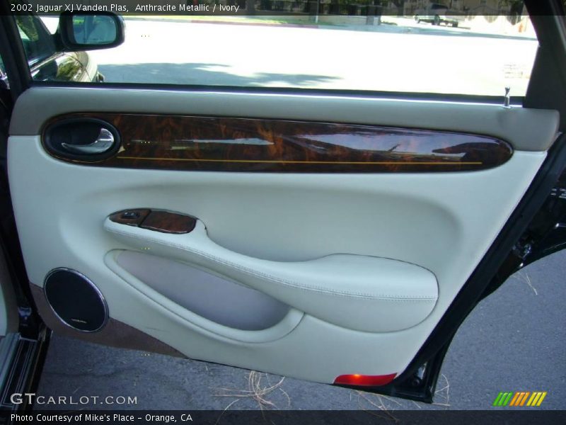 Anthracite Metallic / Ivory 2002 Jaguar XJ Vanden Plas
