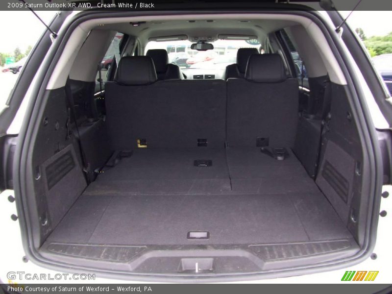 Cream White / Black 2009 Saturn Outlook XR AWD
