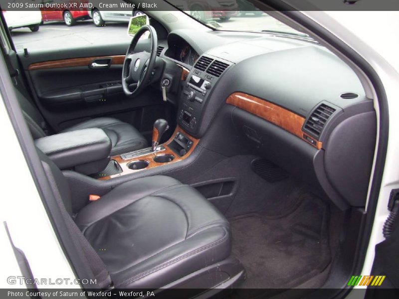 Cream White / Black 2009 Saturn Outlook XR AWD