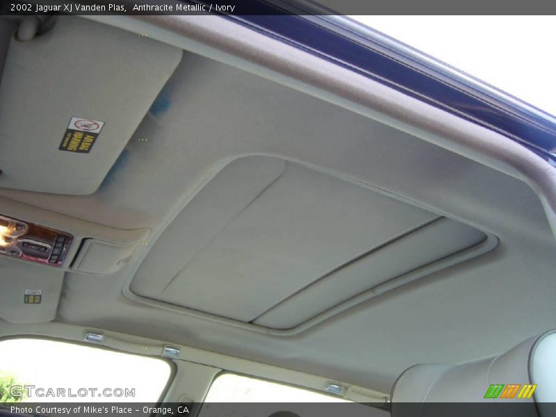 Anthracite Metallic / Ivory 2002 Jaguar XJ Vanden Plas