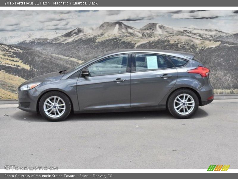 Magnetic / Charcoal Black 2016 Ford Focus SE Hatch