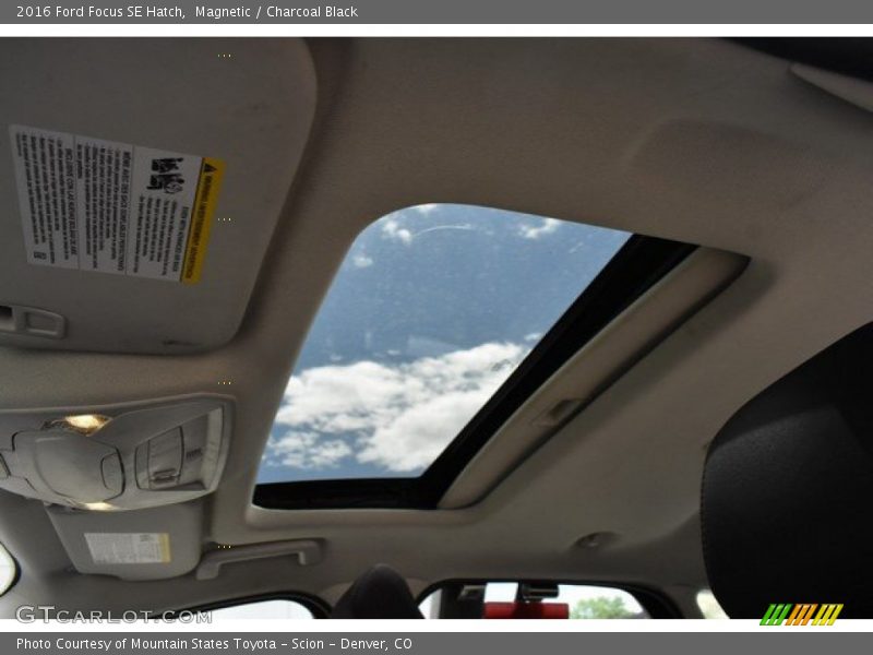 Magnetic / Charcoal Black 2016 Ford Focus SE Hatch
