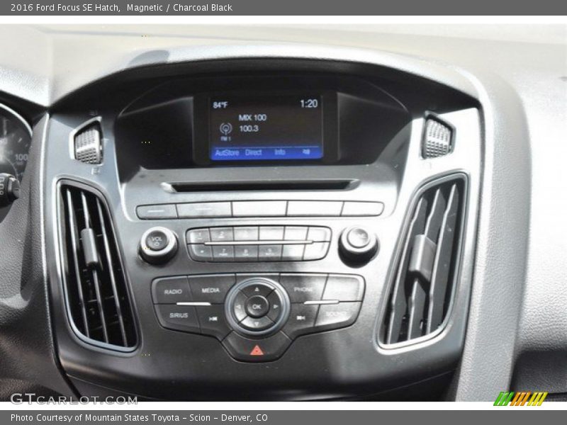 Magnetic / Charcoal Black 2016 Ford Focus SE Hatch