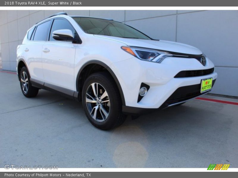 Super White / Black 2018 Toyota RAV4 XLE