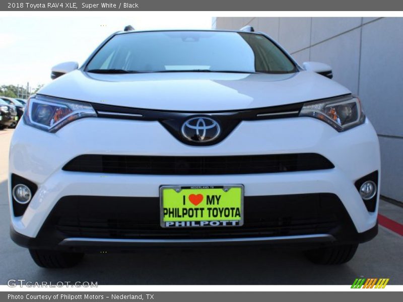 Super White / Black 2018 Toyota RAV4 XLE