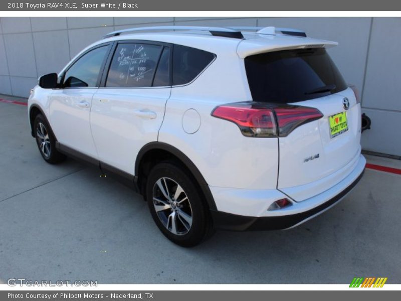 Super White / Black 2018 Toyota RAV4 XLE