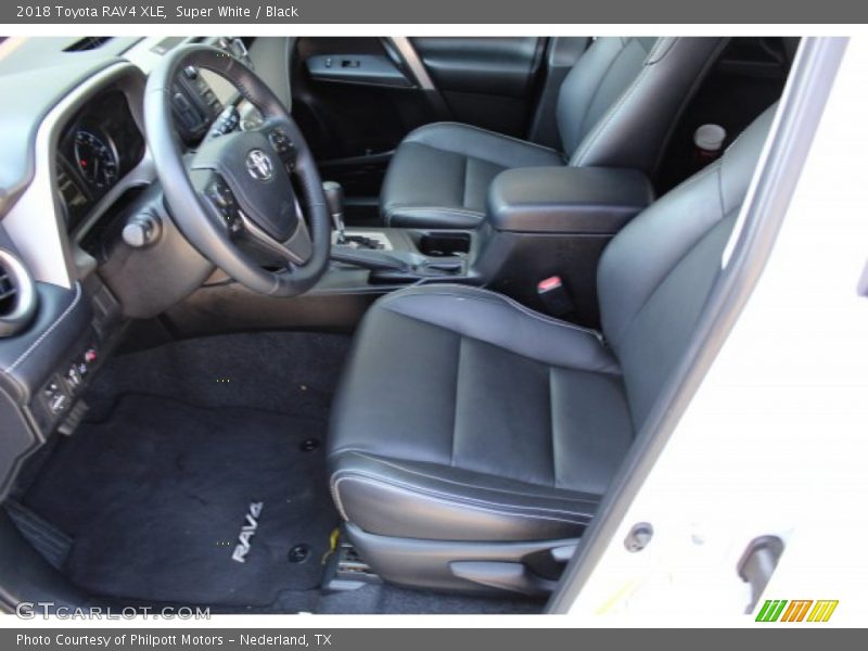 Super White / Black 2018 Toyota RAV4 XLE