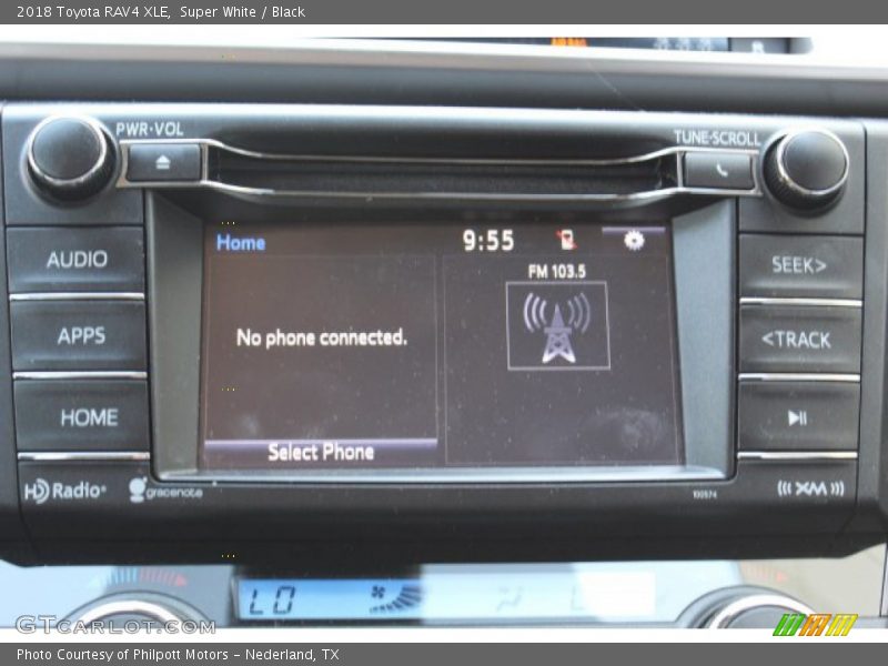 Super White / Black 2018 Toyota RAV4 XLE