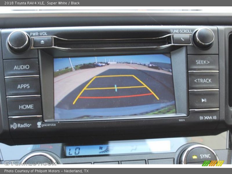 Super White / Black 2018 Toyota RAV4 XLE