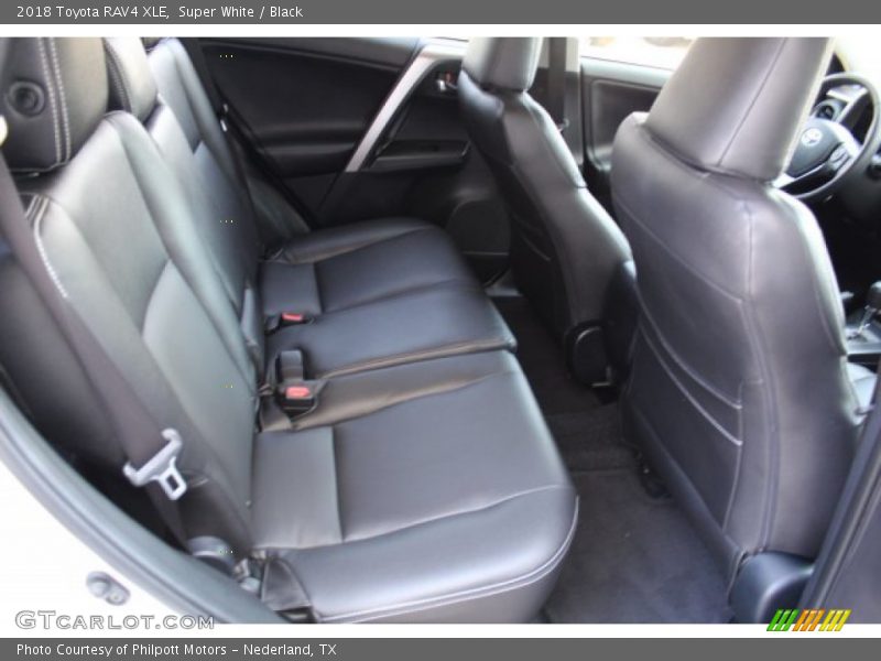 Super White / Black 2018 Toyota RAV4 XLE