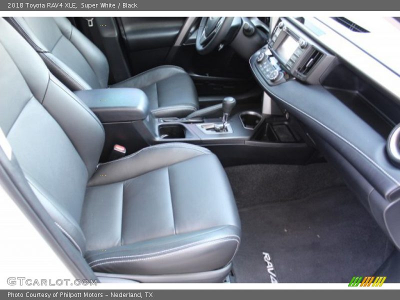 Super White / Black 2018 Toyota RAV4 XLE