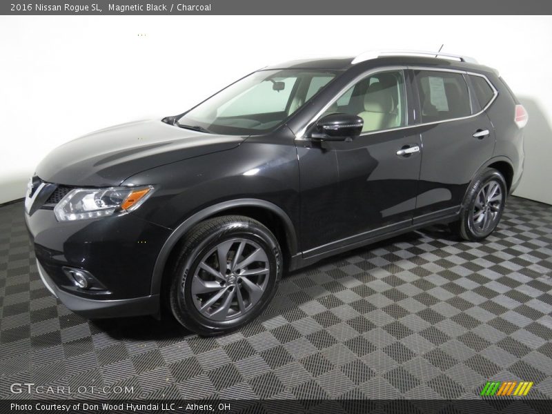 Magnetic Black / Charcoal 2016 Nissan Rogue SL