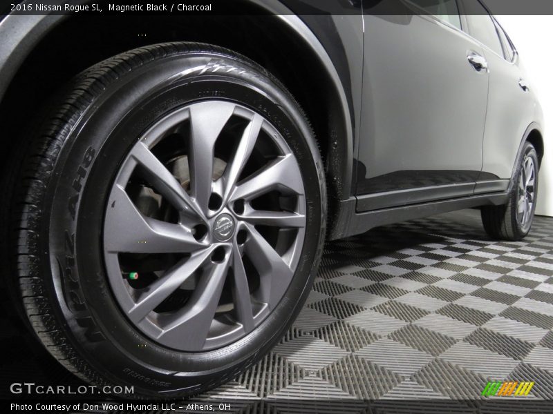 Magnetic Black / Charcoal 2016 Nissan Rogue SL